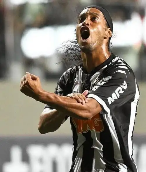 使得他在场 使得他在场